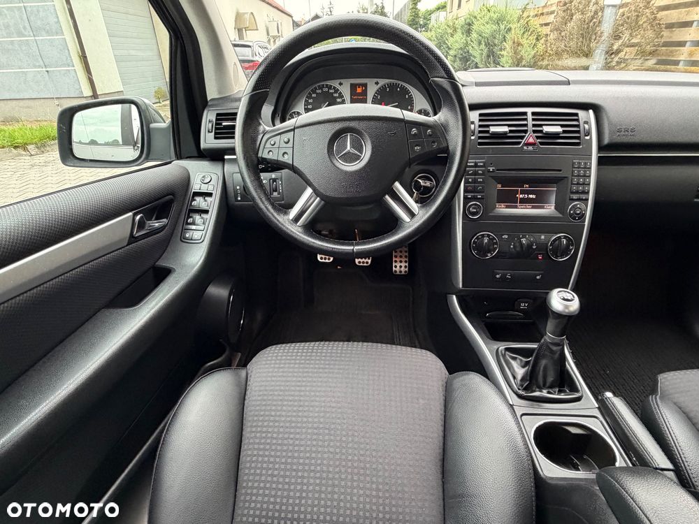 Mercedes-Benz Klasa B 200 Turbo SPORT EDITION - 24