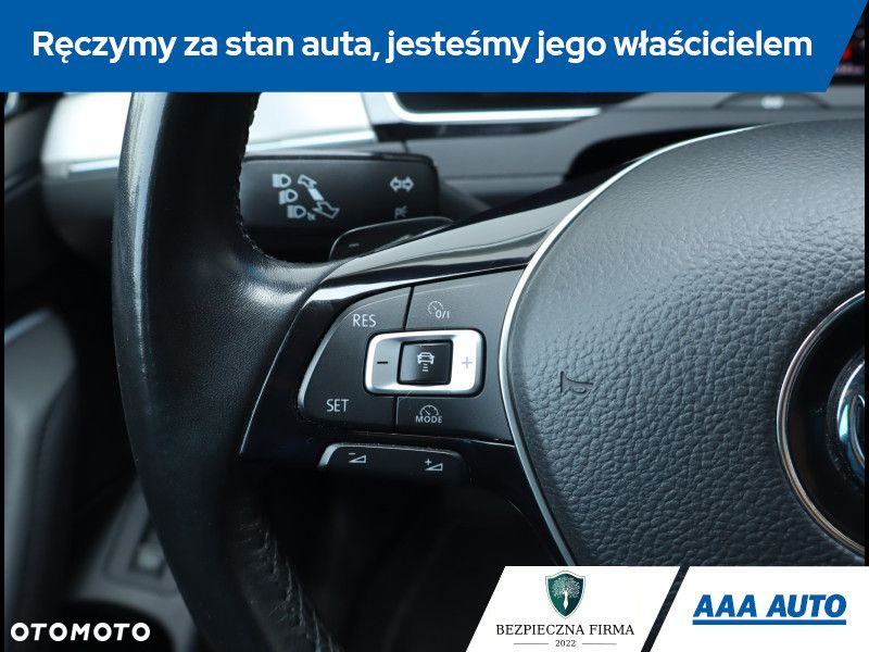 Volkswagen Passat - 16