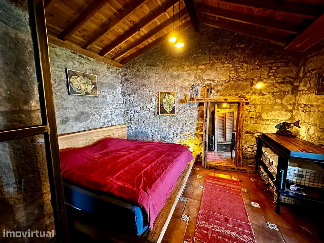 Casa de pedra singular com estética industrial. - Grande imagem: 4/11