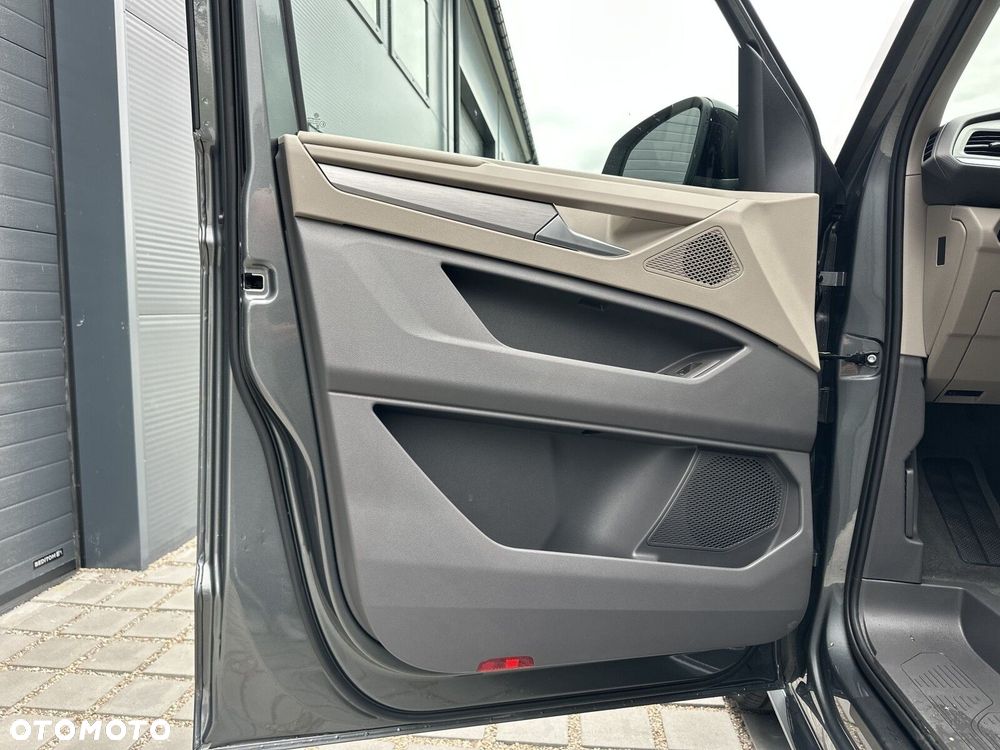 Volkswagen Multivan - 10