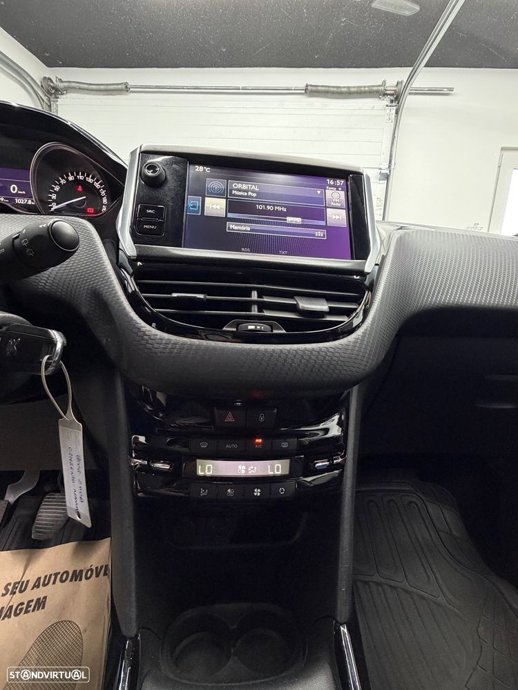 Peugeot 2008 1.2 PureTech Allure - 14