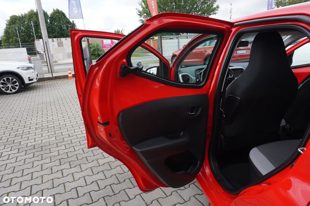 Toyota Aygo x-play Edition-S - 24
