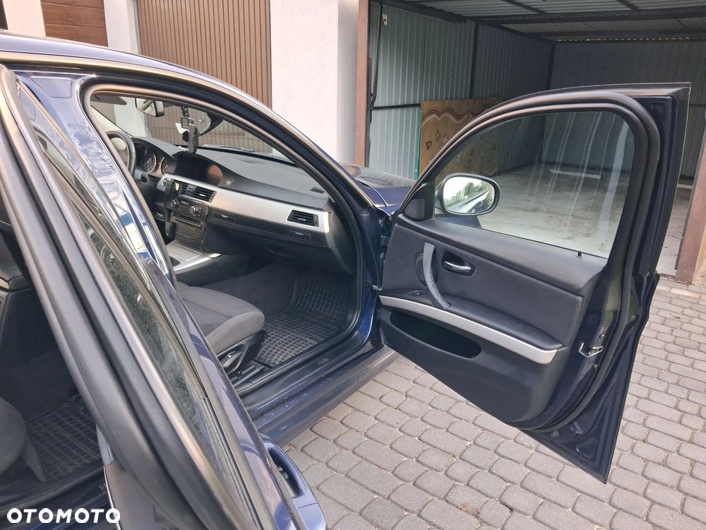 BMW Seria 3 320d xDrive - 22