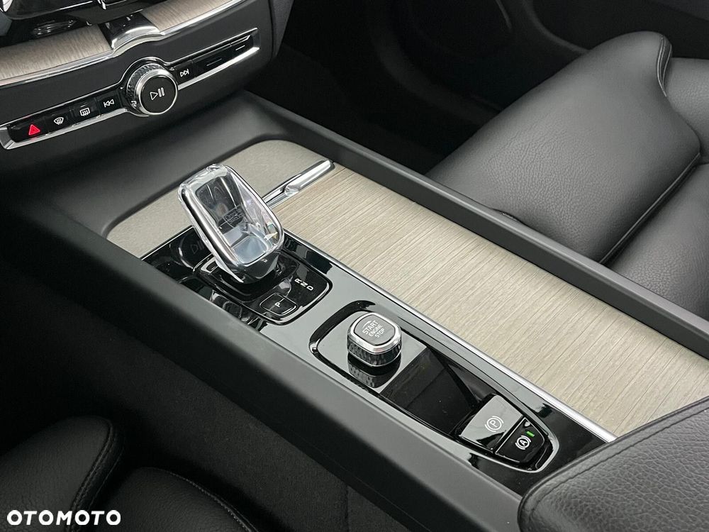 Volvo XC 60 B4 D AWD Inscription - 32