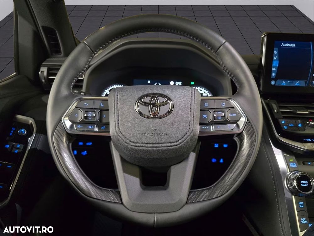 Toyota Land Cruiser 300 - 15