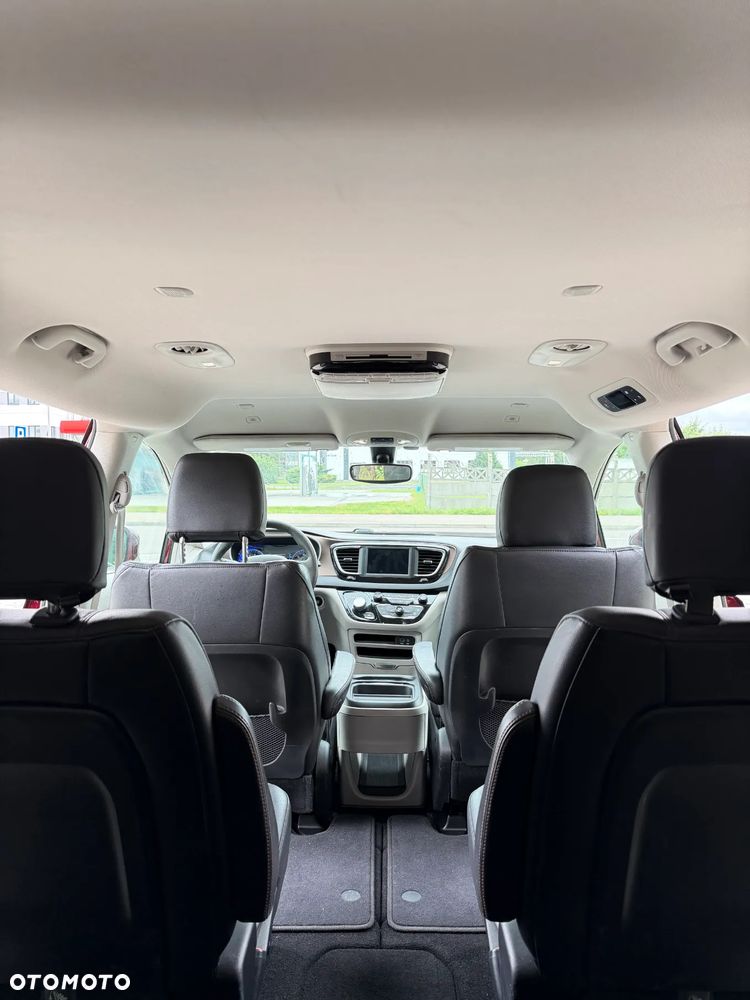 Chrysler Pacifica - 30