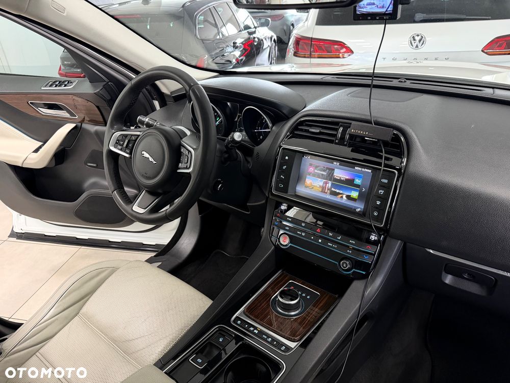 Jaguar F-Pace 2.0 i4D AWD Prestige - 38
