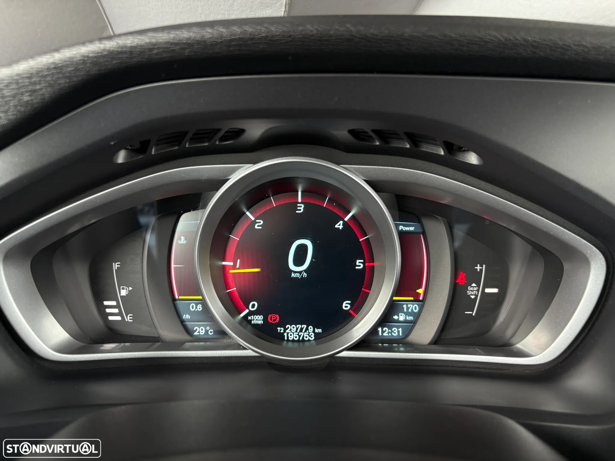 Volvo V40 1.6 D2 R-Design Momentum - 17