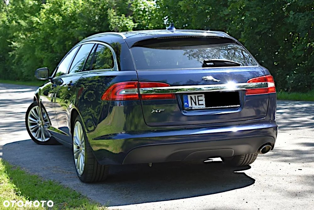 Jaguar XF 2.2 D Premium Luxury - 4