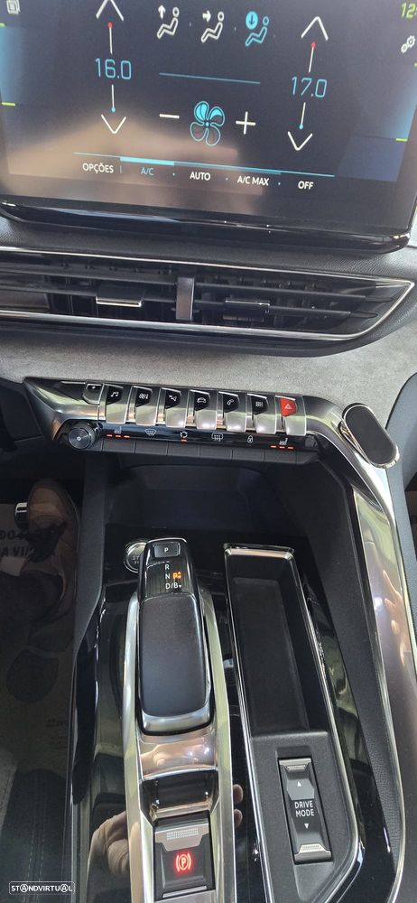 Peugeot 3008 1.6 Hybrid GT Pack e-EAT8 - 43