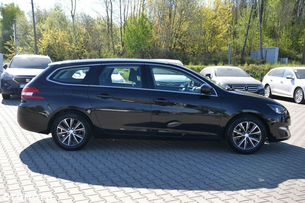 Peugeot 308 - 8
