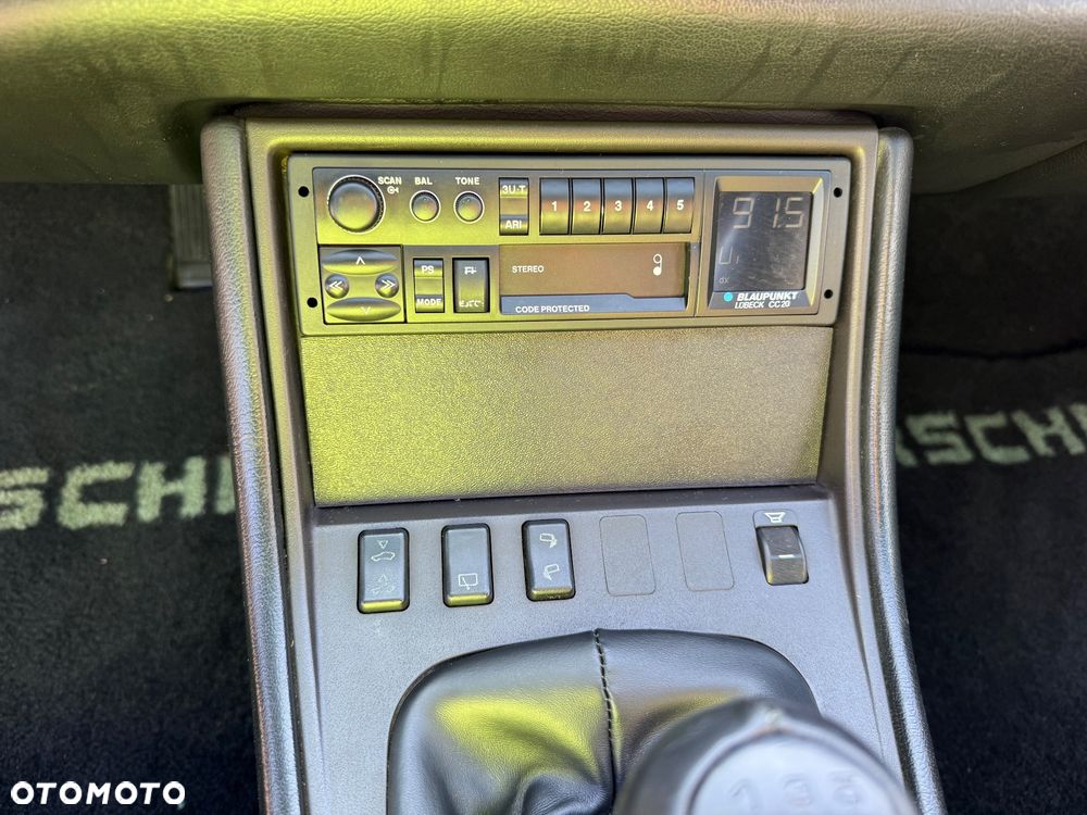 Porsche 944 - 24