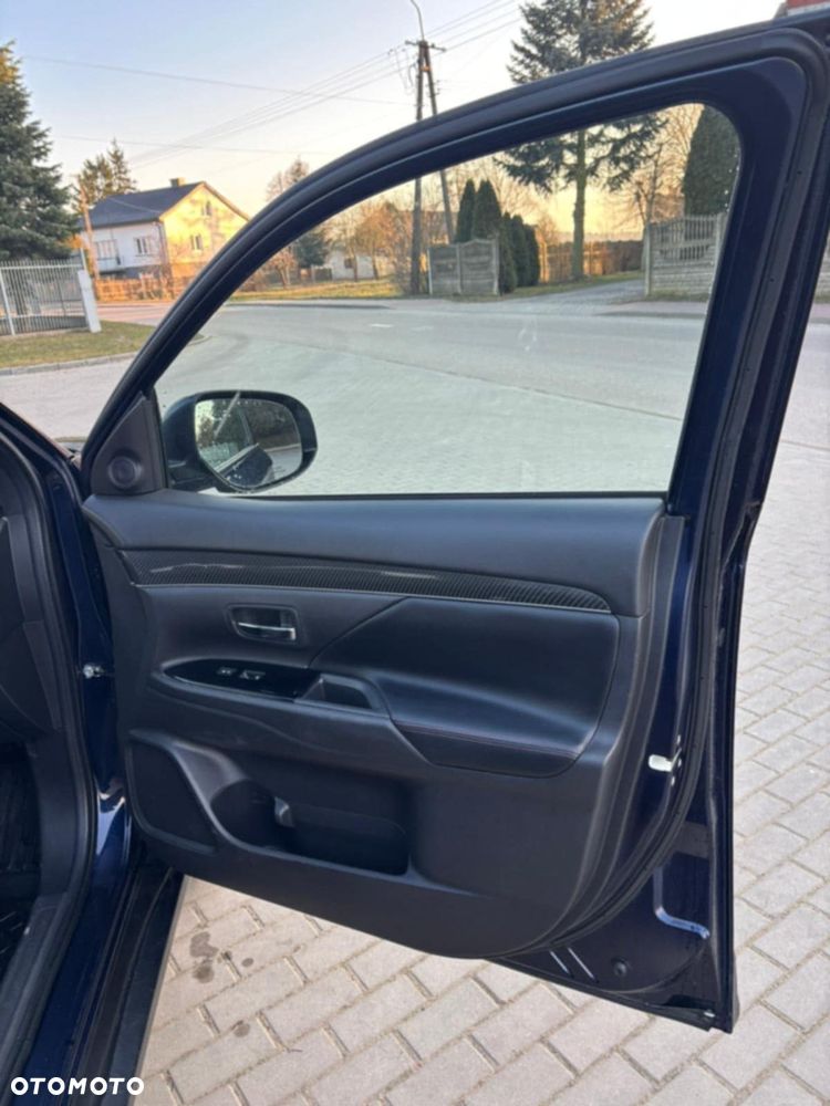 Mitsubishi Outlander - 2