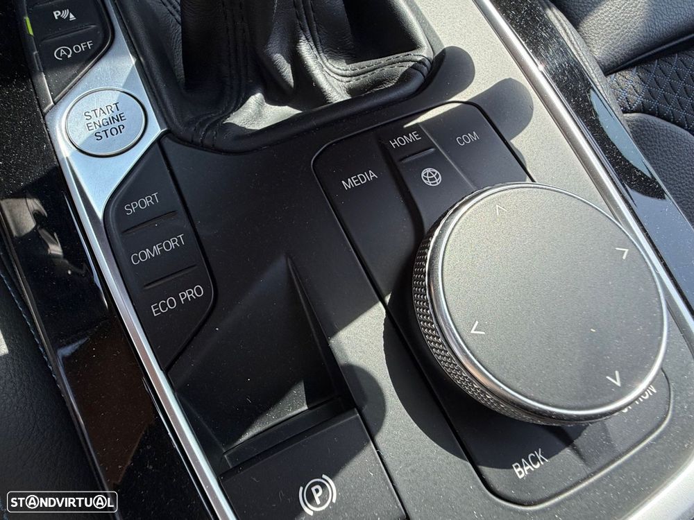 BMW 116 d Pack Desportivo M - 13