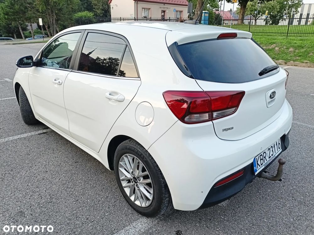 Kia Rio - 8