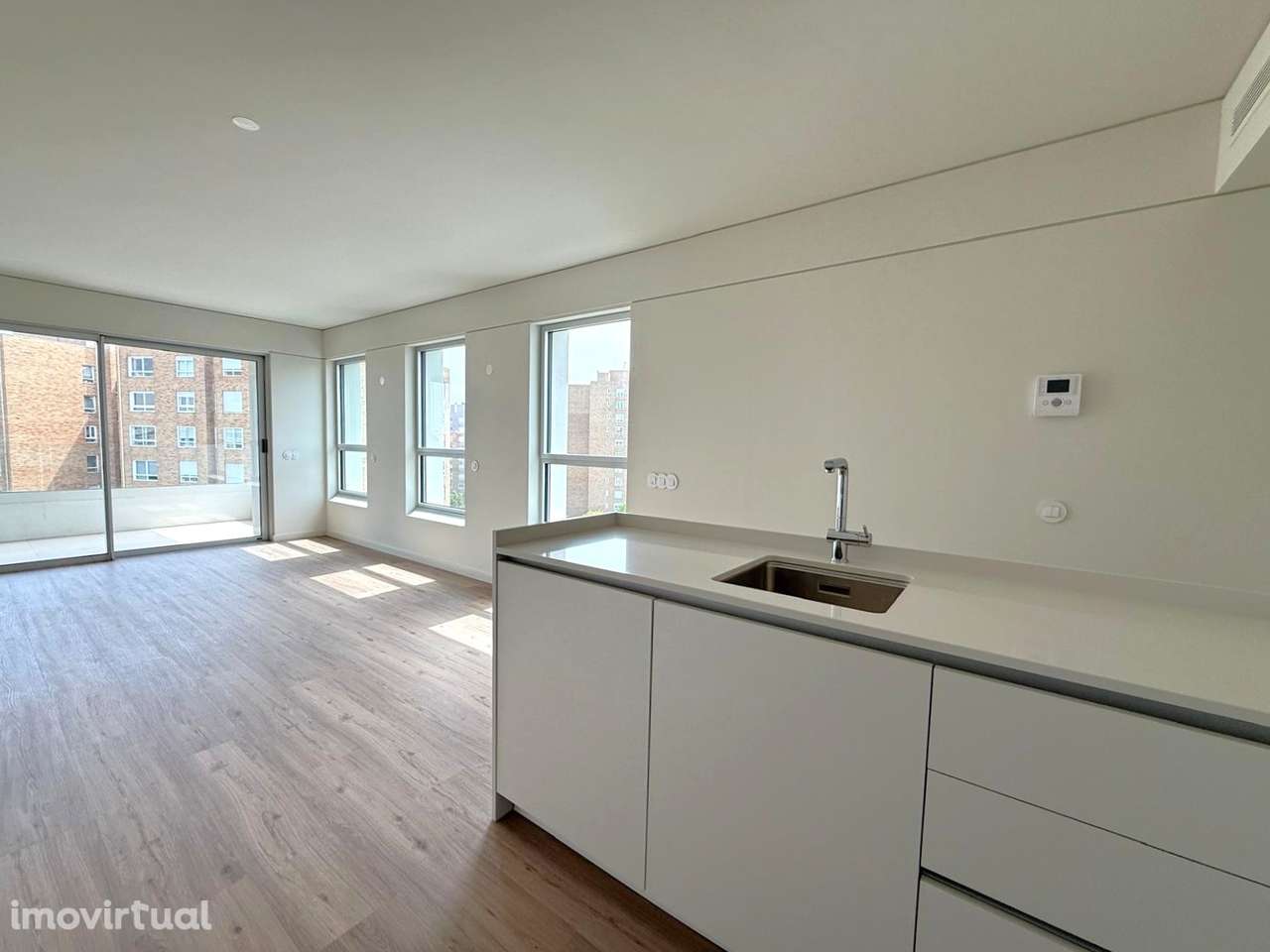 T1 c/ 2 Varanda Sul/Poente, Garagem e Arrumo em Ramalde - Grande imagem: 5/14