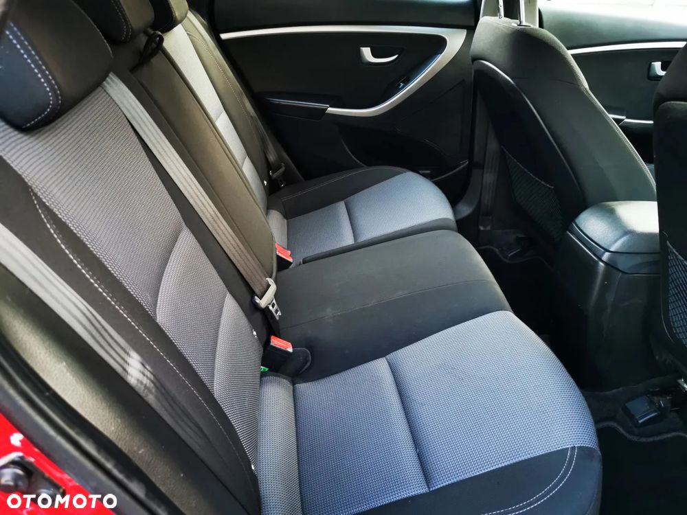 Hyundai i30 blue Kombi 1.6 GDi YES Gold - 13
