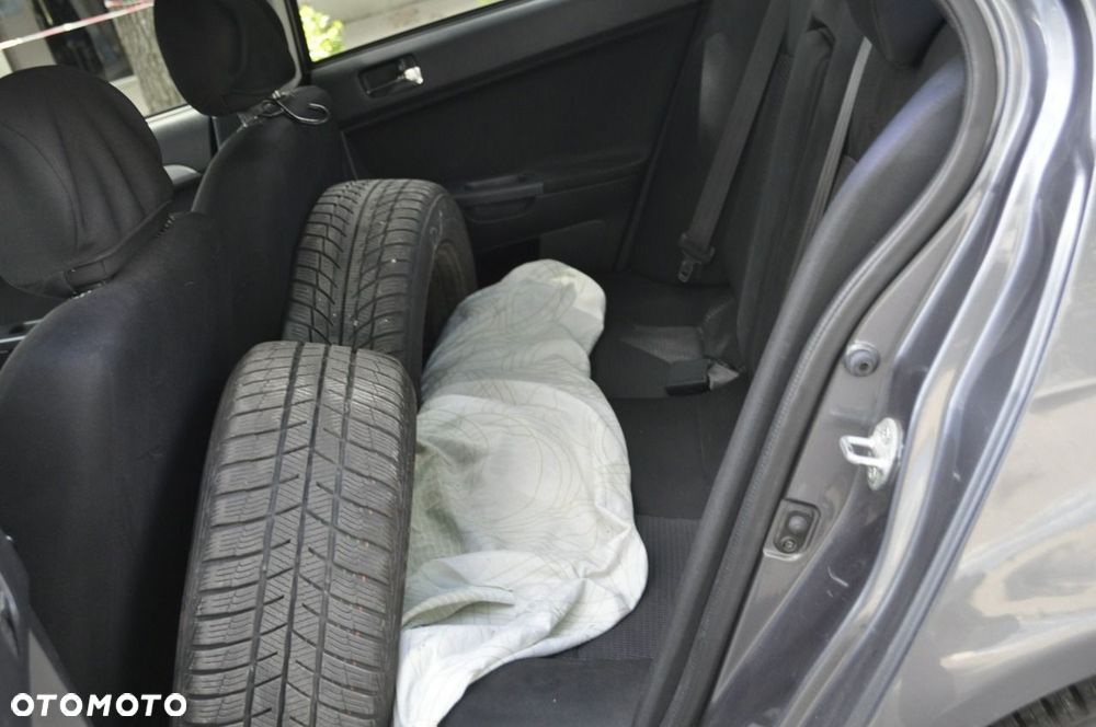 Mitsubishi Lancer - 10