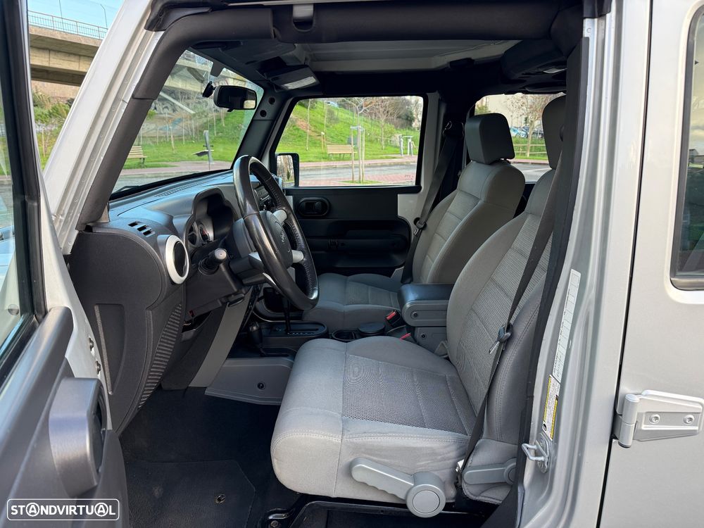 Jeep Wrangler Unlimited 2.8 CRD ATX Sahara - 13