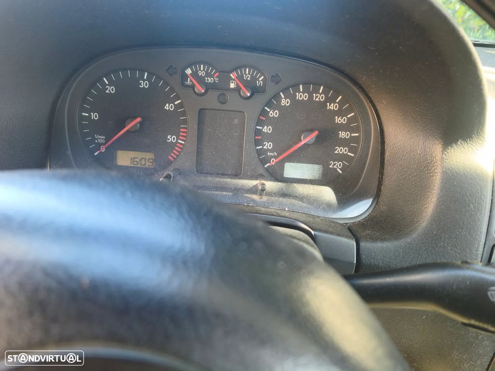 VW Golf 1.9 TDi 25 Anos - 10