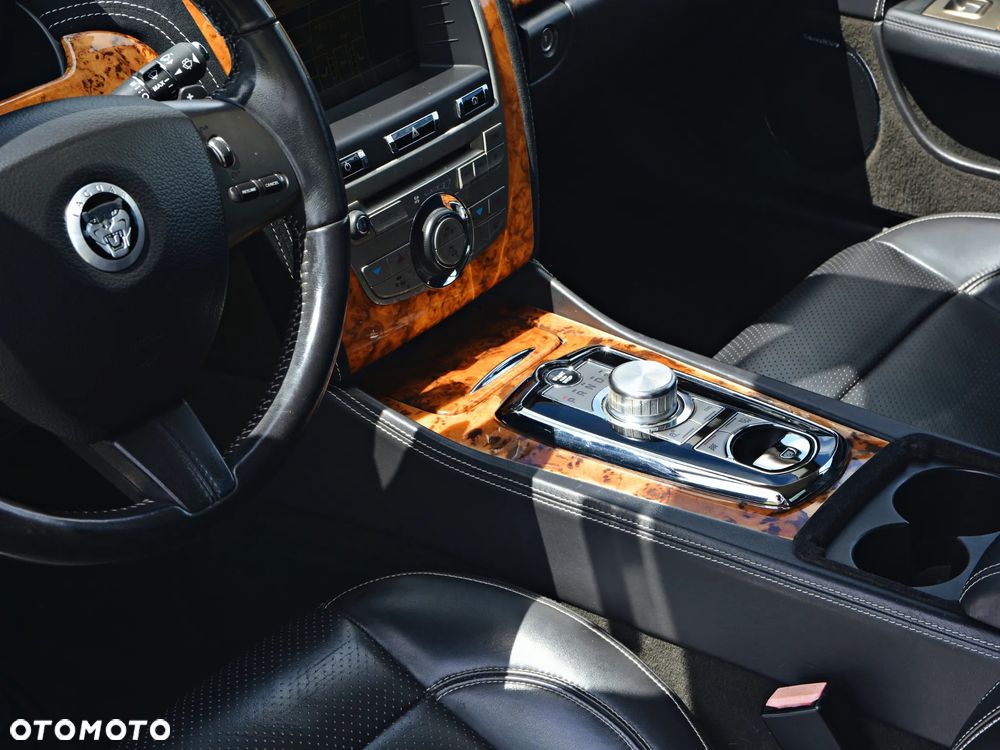 Jaguar XK 5.0 V8 Portfolio - 13