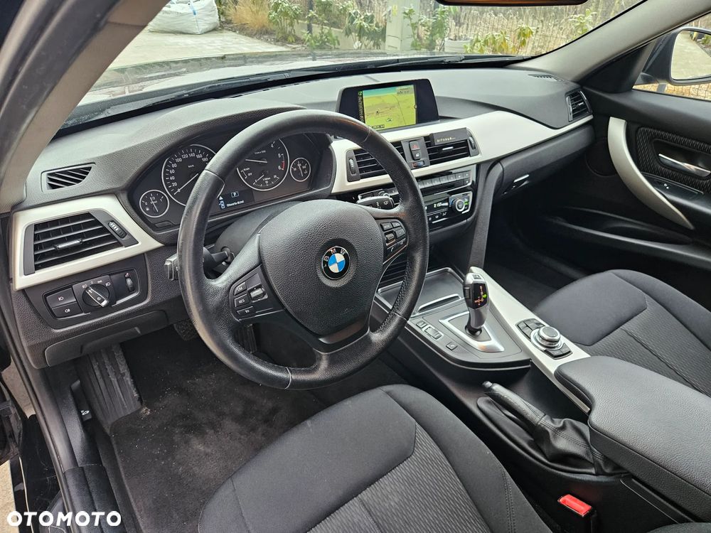 BMW Seria 3 318d - 23