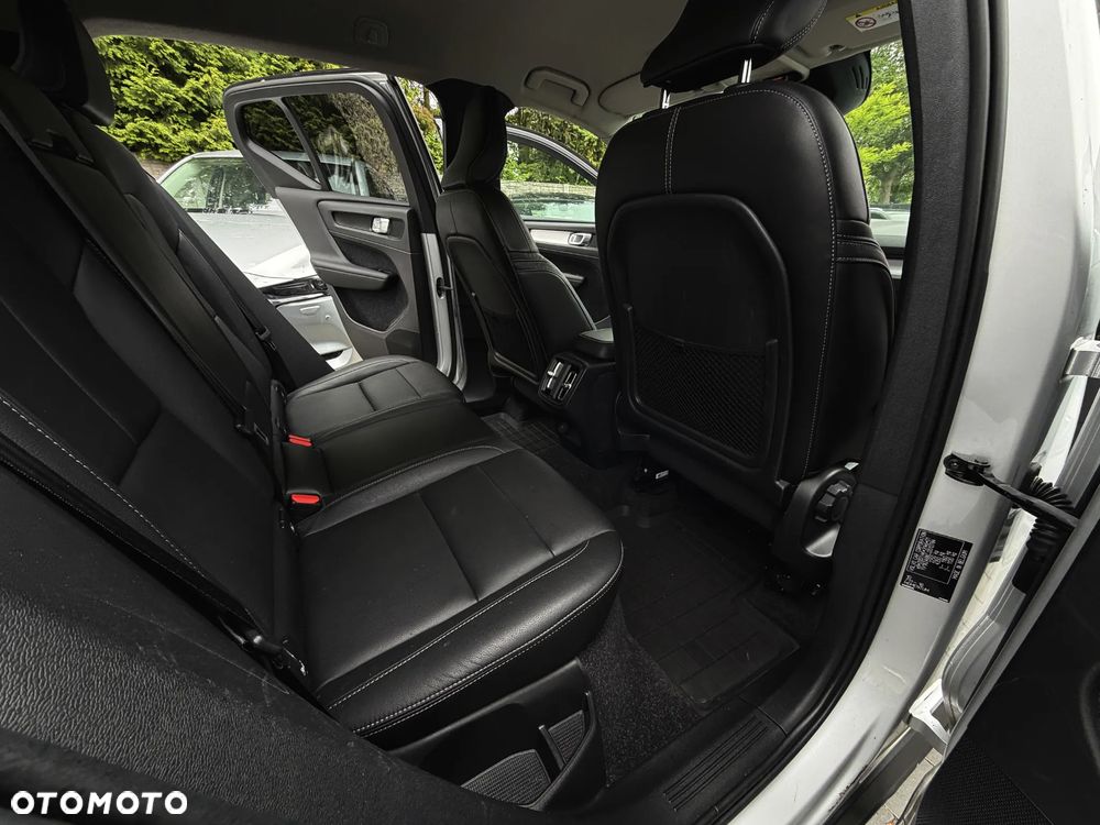 Volvo XC 40 D4 SCR AWD Momentum - 17