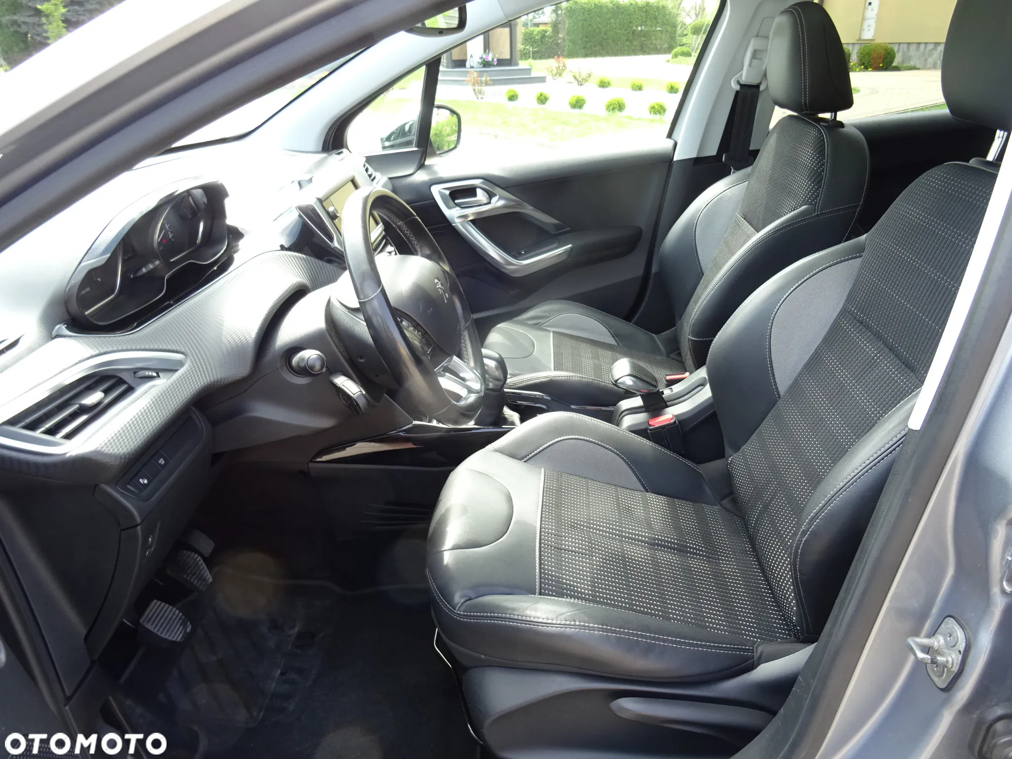 Peugeot 2008 1.2 Pure Tech GPF Allure S&S - 17
