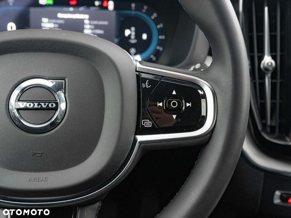 Volvo XC 60 B4 B Plus Dark - 18