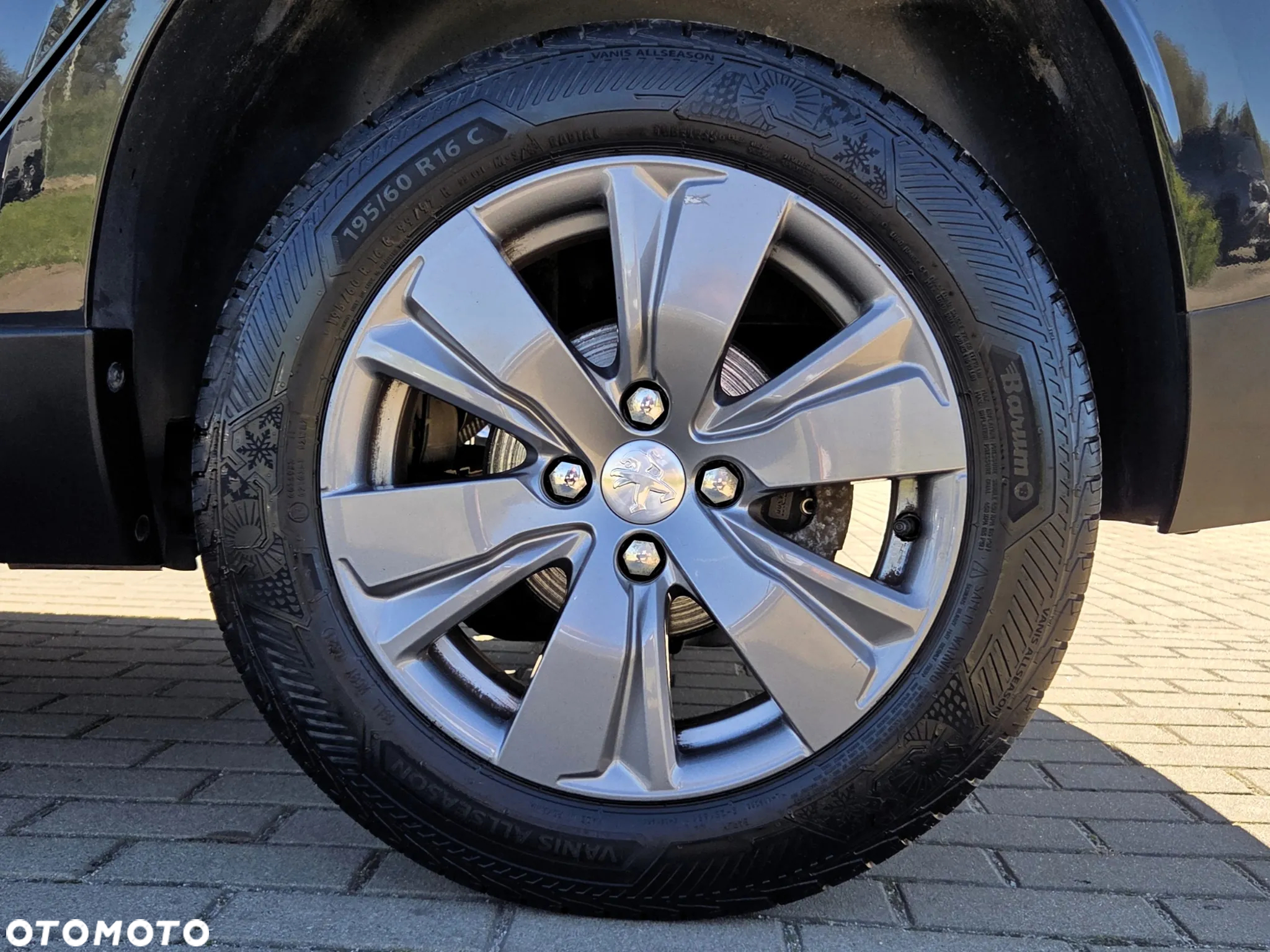 Peugeot 2008 1.2 Pure Tech Style S&S - 20