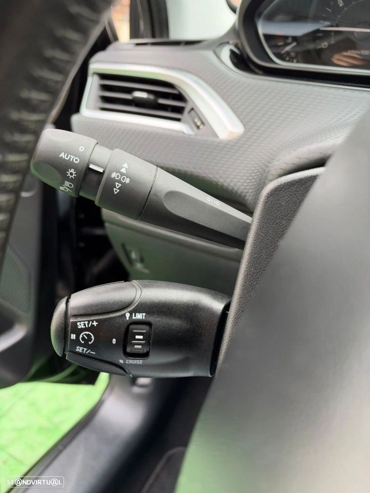 Peugeot 208 1.2 PureTech Style - 17