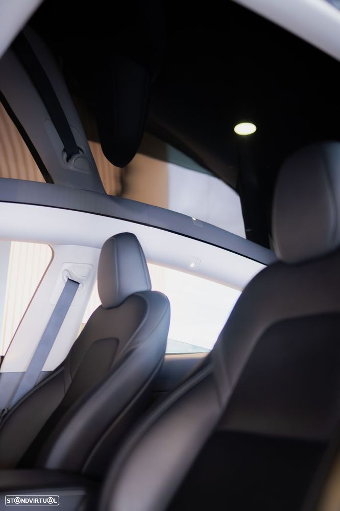 Tesla Model Y Standard RWD - 51