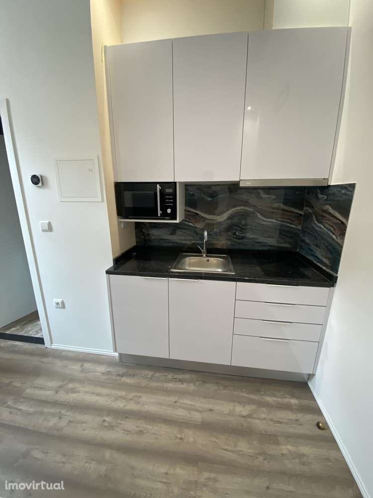 excelente T0 na Rua da Sofia - Grande imagem: 3/11