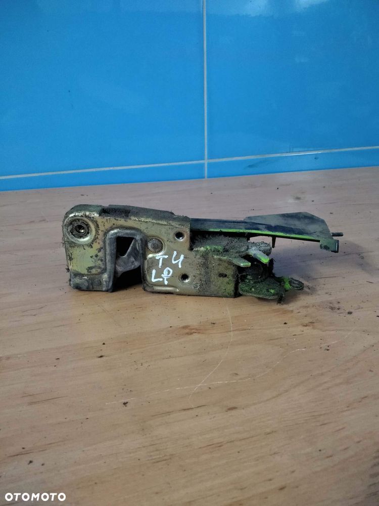 Zamek lewy prawy przód VW T4 701837016b - 2