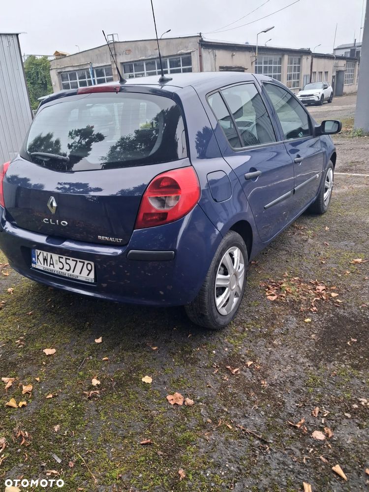 Renault Clio 1.2 16V Alize - 2