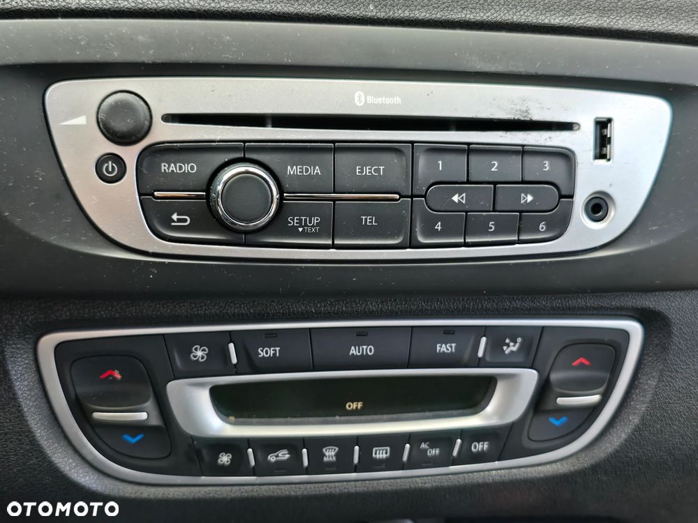 Renault Scenic ver-1-4-16v-tce-tomtom-edition - 16