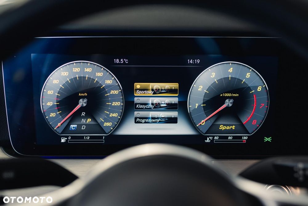 Mercedes-Benz Klasa E 200 4-Matic 9G-TRONIC - 31