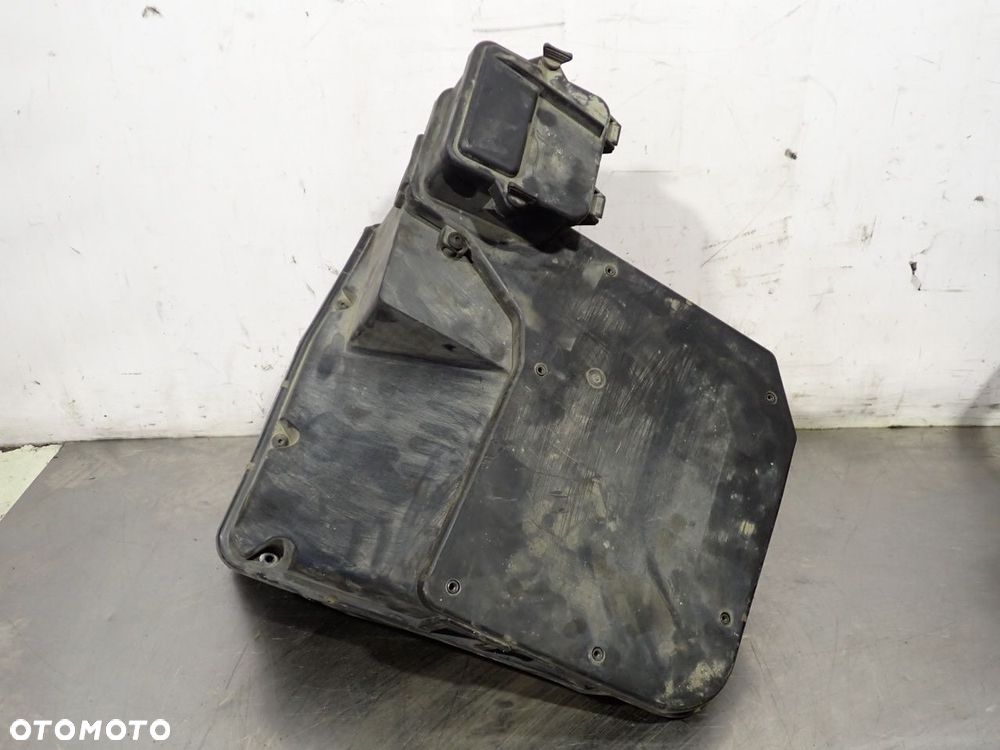 OBUDOWA SKRZYNKI BEZPIECZNIKÓW VOLKSWAGEN T5 7H0907300  7H0907613  7H0907299 - 1