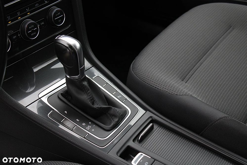 Volkswagen Golf - 21