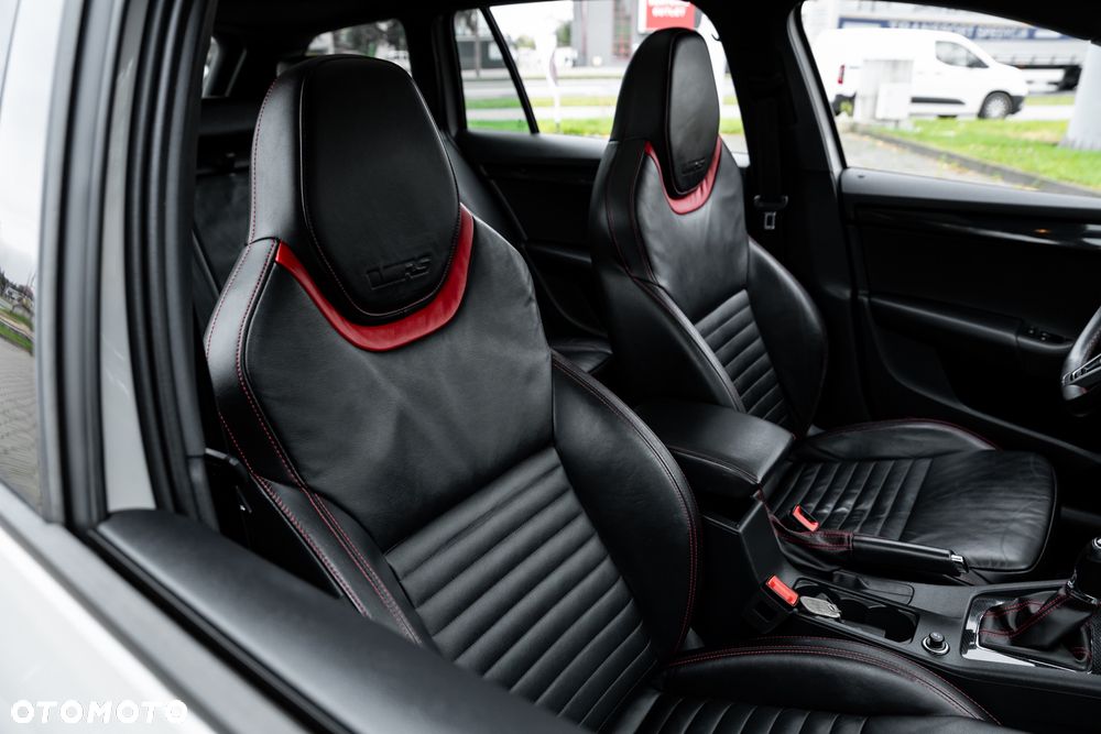 Skoda Octavia Combi 2.0 TSI (Green tec) DSG RS - 24