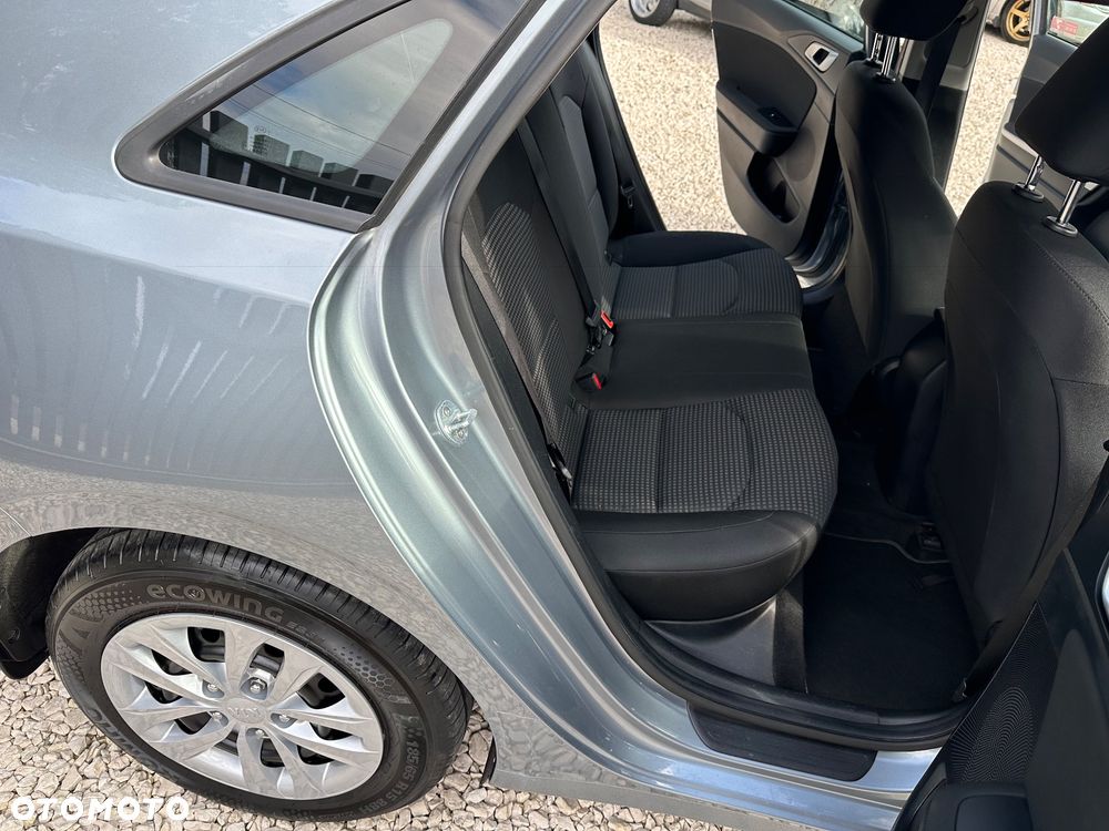 Kia Ceed 1.4 L - 12