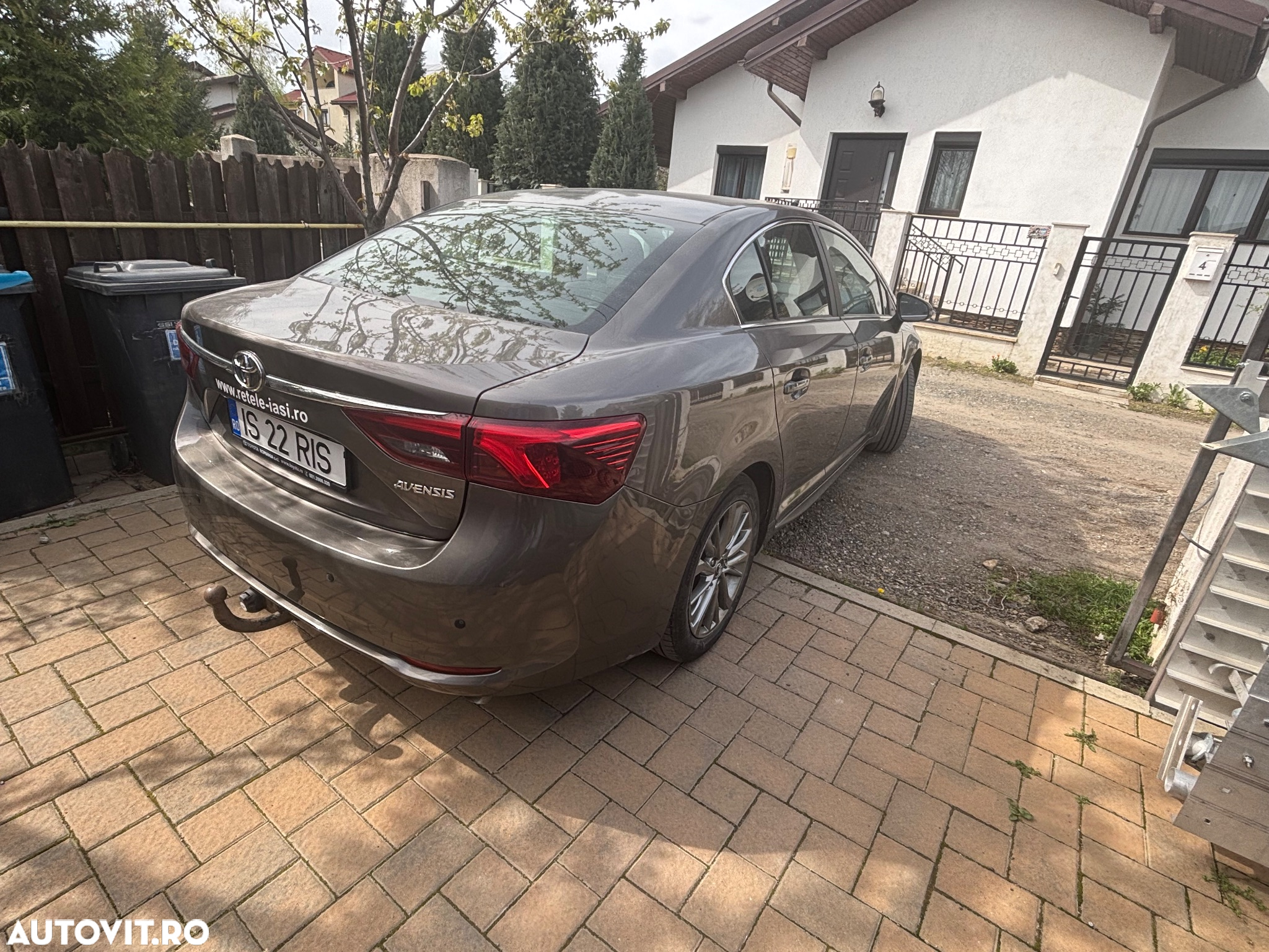 Toyota Avensis 2.0 D-4D Executive - 3
