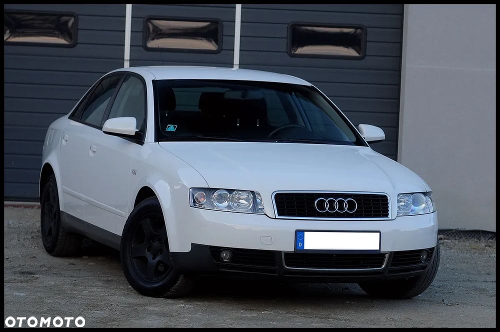 Audi A4 Limousine - 1