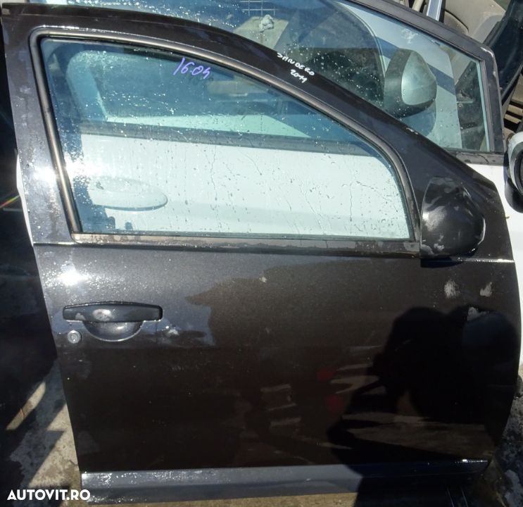 Usa dreapta fata Dacia Sandero din 2011 completa fara oglinda - 1