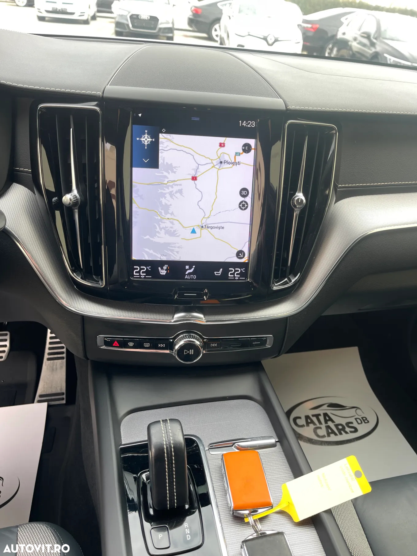 Volvo XC 60 B4 MHEV R-Design - 32