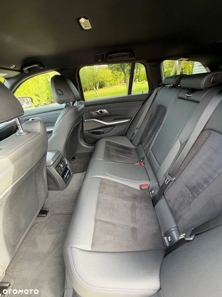 BMW Seria 3 320d xDrive M Sport - 30