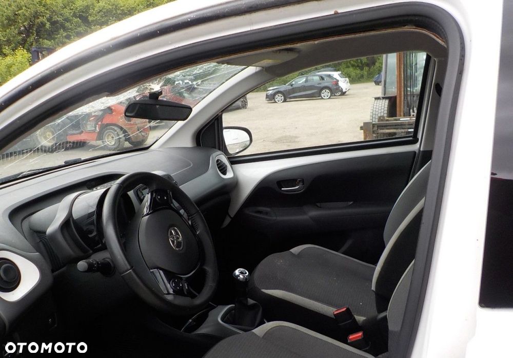 Toyota Aygo x-play - 17