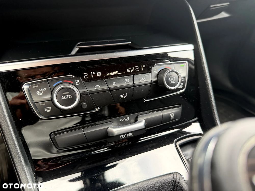 BMW Seria 2 218d - 19