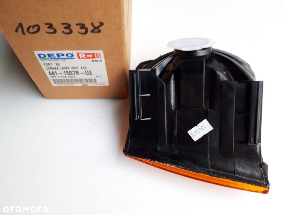 Kierunkowskaz Volkswagen Passat 88-97 przód żółty 103 338 HRT,357953050,441-1507R-UE - 2