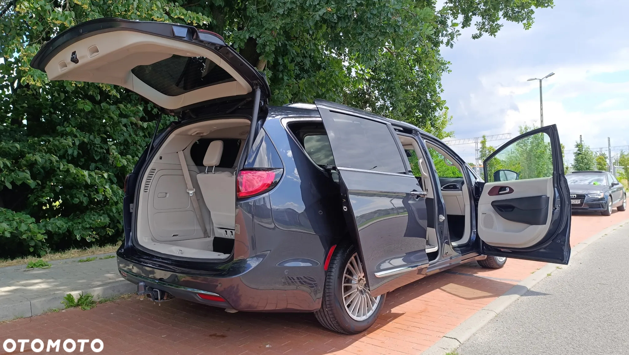 Chrysler Pacifica - 8